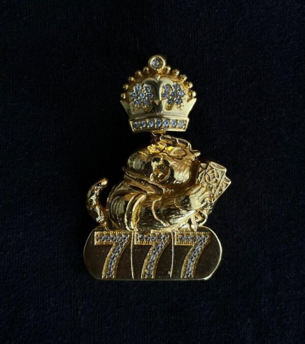 Pingente 777 Tigrinho Cravejado Banhado a Ouro 18k