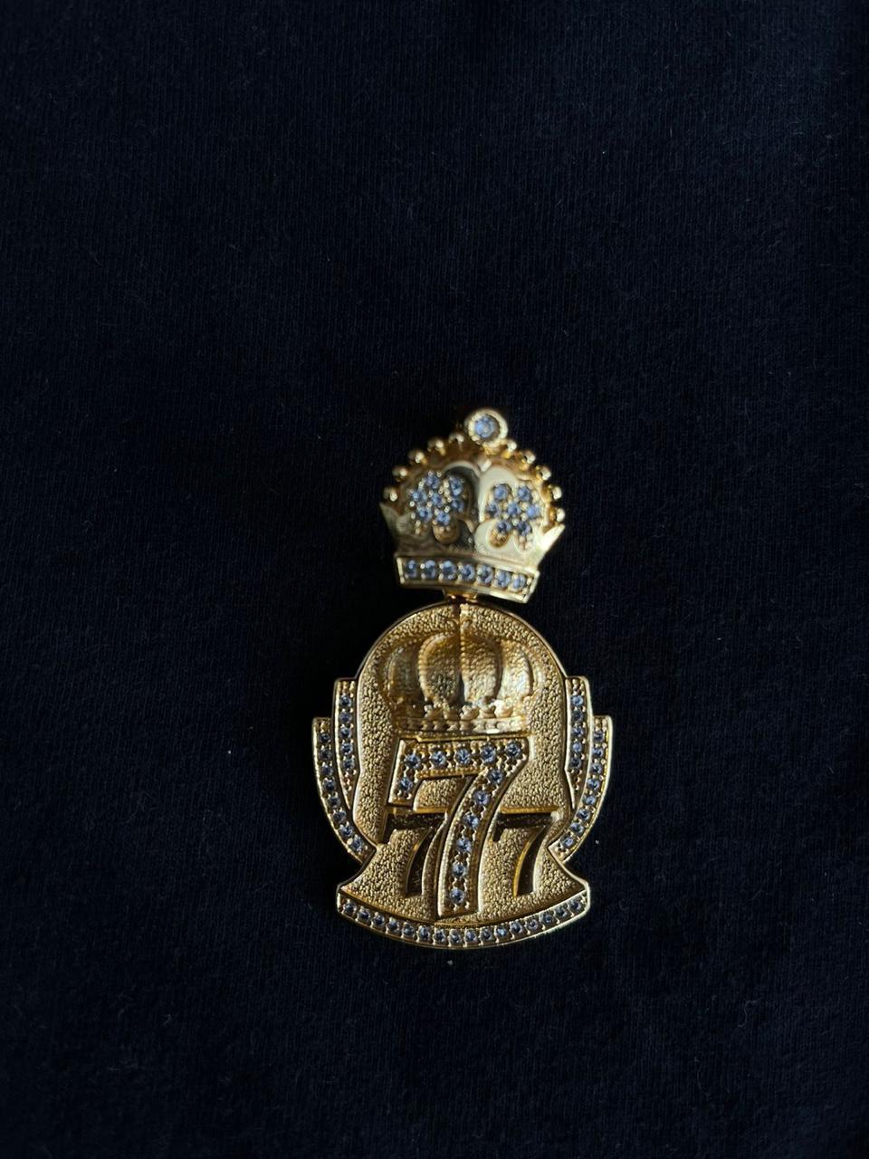 Pingente 777 Cravejado Banhado a Ouro 18k